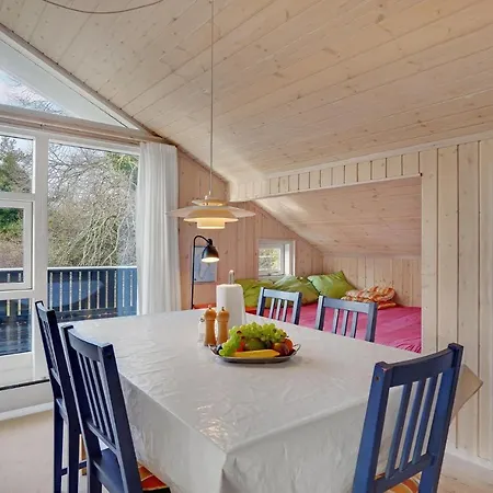 Amazing In With 2 Bedrooms *